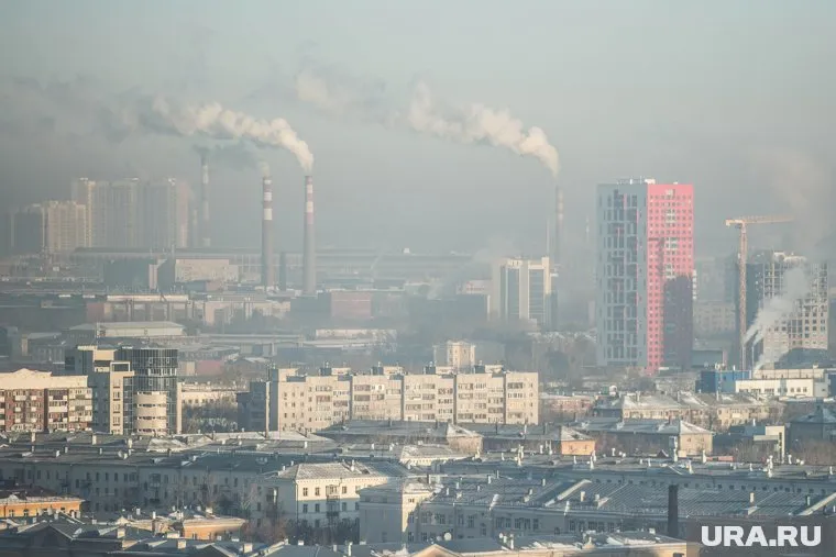 Воздух на улицах Екатеринбурга и поселка Молодежный загрязнен