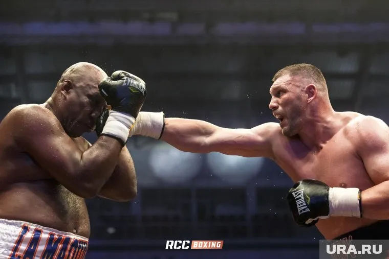 Евгений Романов (справа) — претендент на титул чемпиона мира