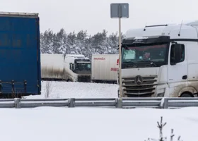 На трассе Пермь — Екатеринбург столкнулось восемь грузовиков