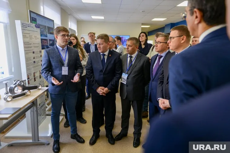 Валерий Фальков познакомился с перспективными разработками в ЮУрГУ