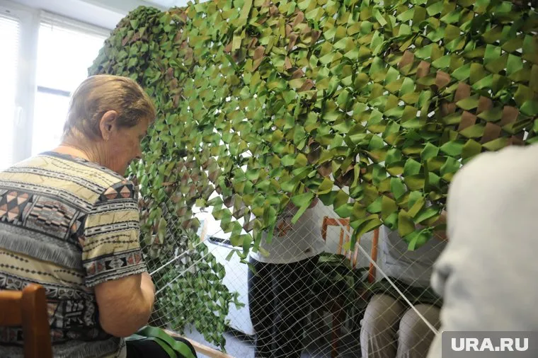 Маскировочную сеть передали активисты «Народного фронта»