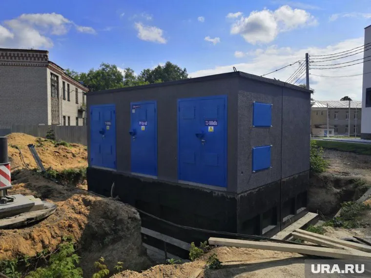 Для подключения поликлиники энергетики смонтировали блочную комплектную двухтрансформаторную подстанцию