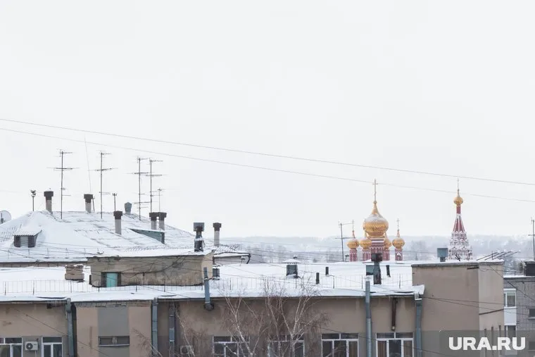 Девушка потеряла равновесие, когда спускалась