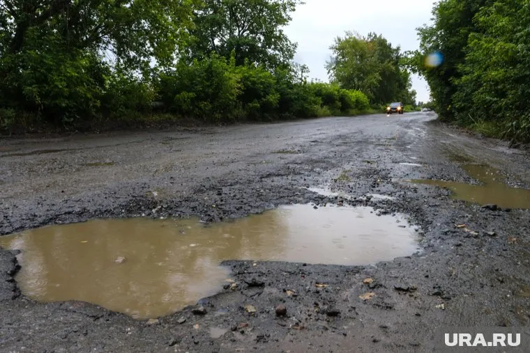 На курганской трассе после ремонта нашли свежую яму