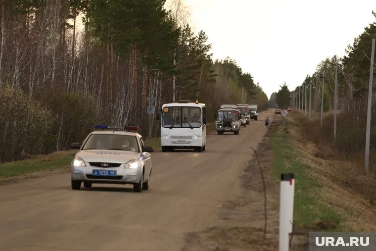 Жителей курганской деревни увозят на автобусах от пожара (архивное фото)