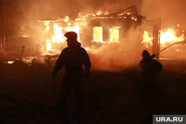 Магазин загорелся посреди ночи (архивное фото)