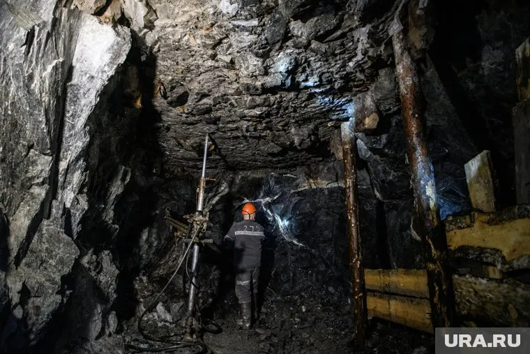 Предварительно, горняки под завалами живы