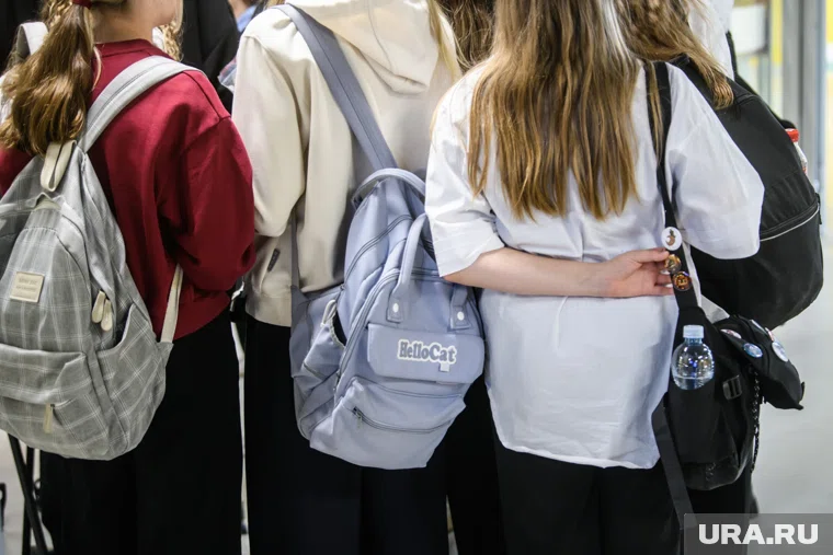 Школы ХМАО 11 декабря работают штатно: погода не достигла уровня актировки