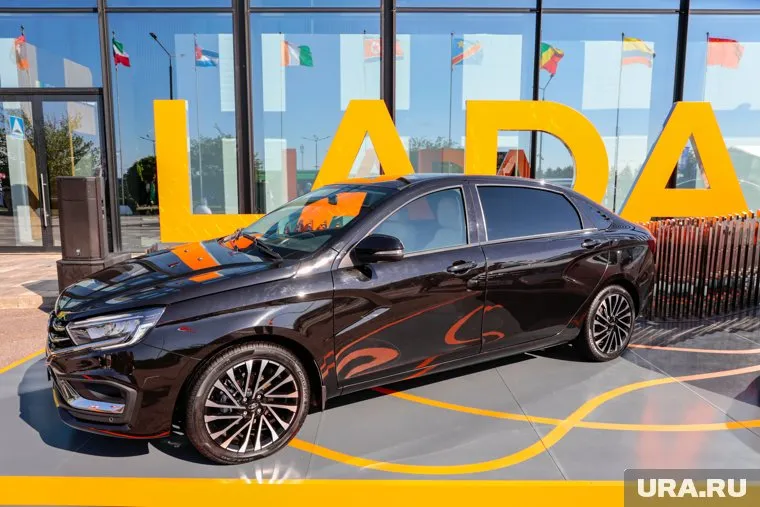 Продажи автомобилей Lada в России за октябрь выросли почти на пять процентов