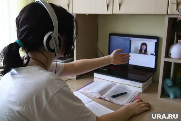 При ухудшении ситуации с коронавирусом школьников переведут на дистант