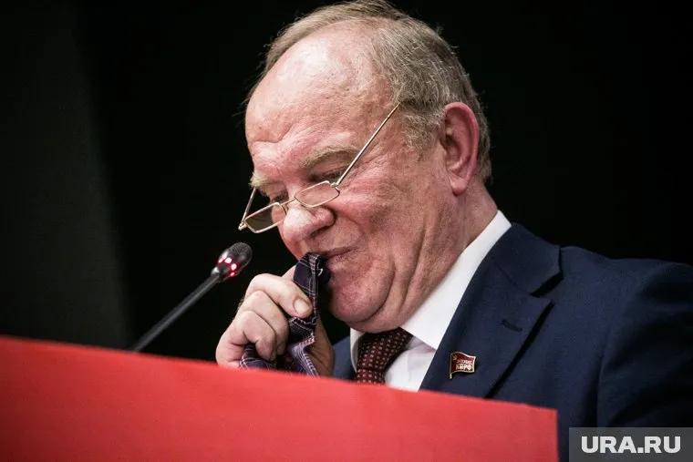 Россияне продолжают вымирать рекордными темпами, считает Зюганов