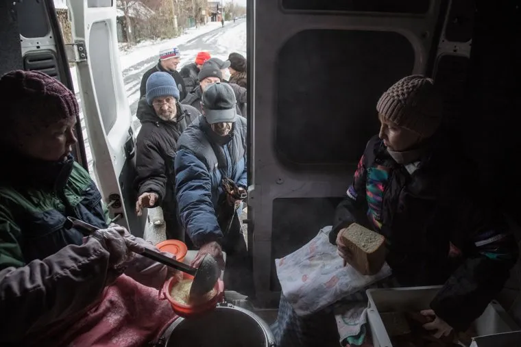 Кормление бездомных, Тюмень, кормление, питание для бездомных, еда, помощь