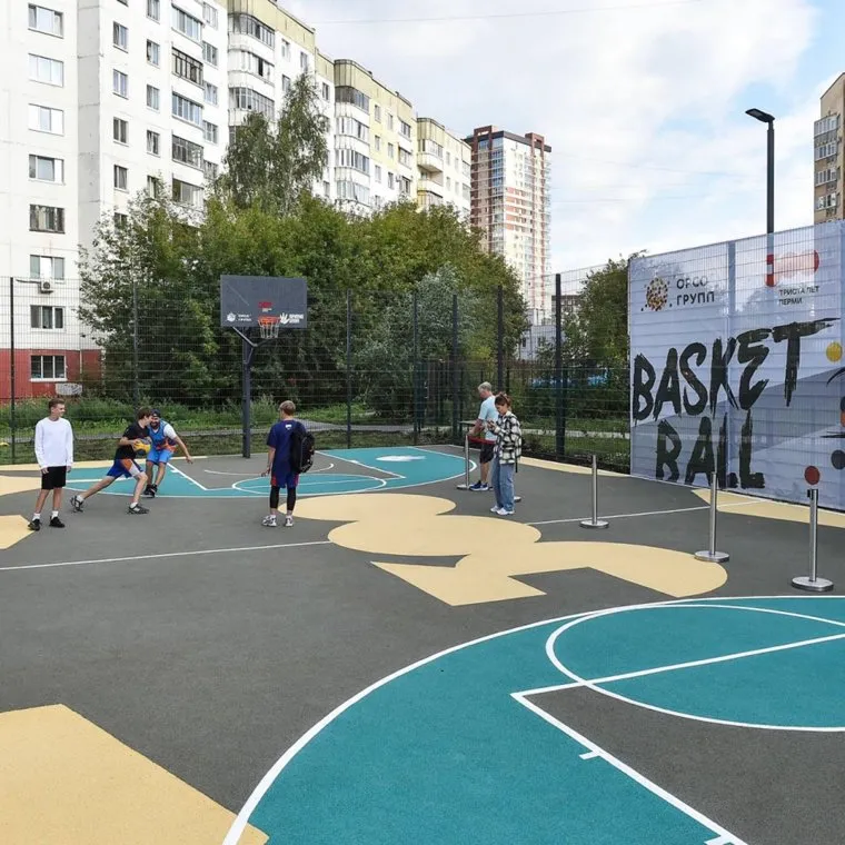 Губернатор Махонин назвал новую детскую спортплощадку - отличной.