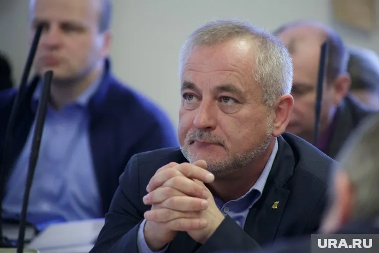 Замглавы администрации Перми Анатолий Дашкевич должен предоставить губернатору информацию по контрактам на содержание дорог