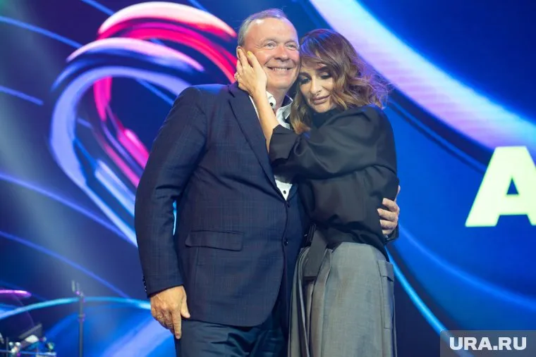 Орлову пришлось отшучиваться от нападок Варнавы и Малахова весь вечер