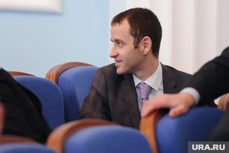 Дмитрий Агеев собрал грибы в лесу поселка Садовое