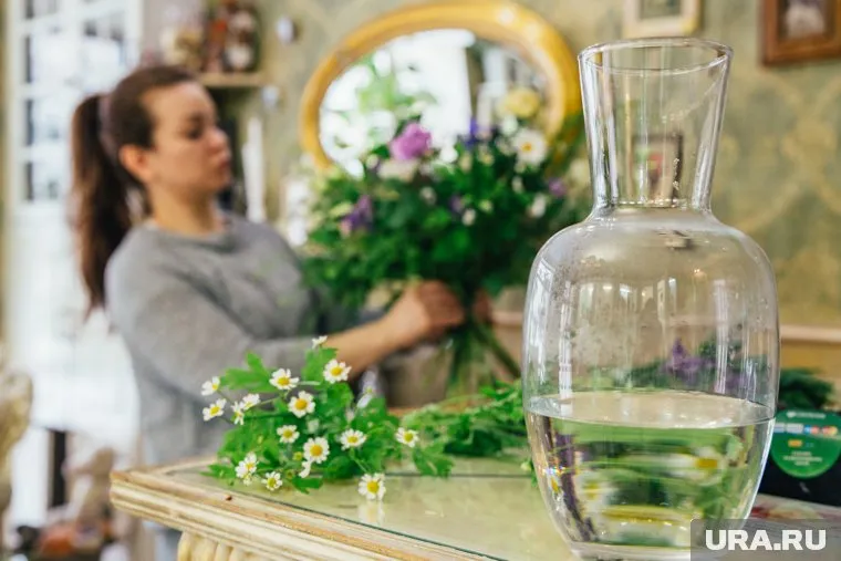 В Сургуте флористу готовы платить 120 тысяч рублей