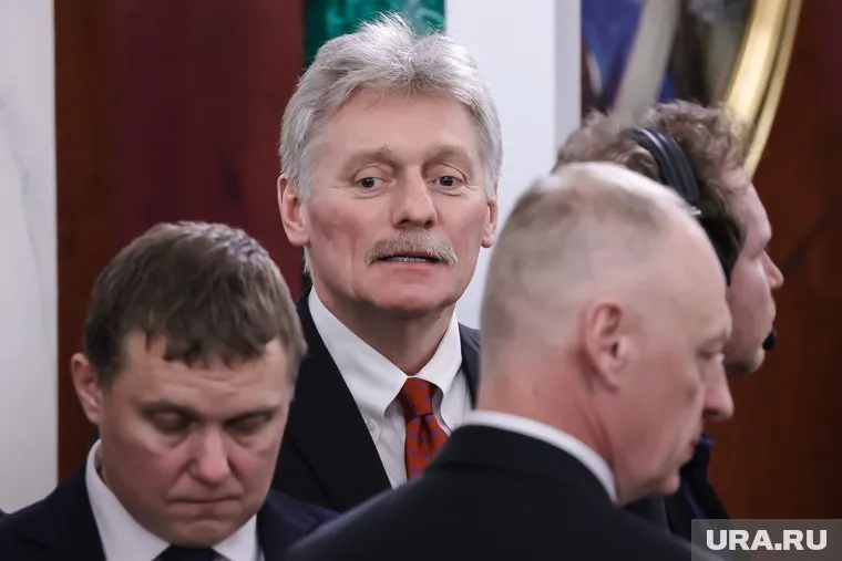 Песков заявил, что «Радио Свободы»* и «Голос Америки»** - сугубо пропагандистские СМИ