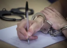 А что с маньяком? Тюменская полиция поймала душегубов, зарезавших продавца секонд-хэнда