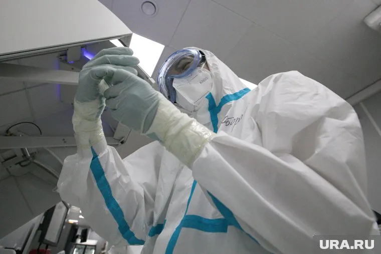 К новому подъему заболеваемости россияне подойдут незащищенными, считает иммунолог