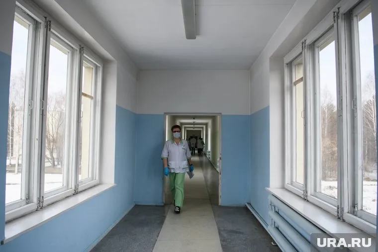 В крупнейшей больнице Свердловской области закрыты четыре отделения