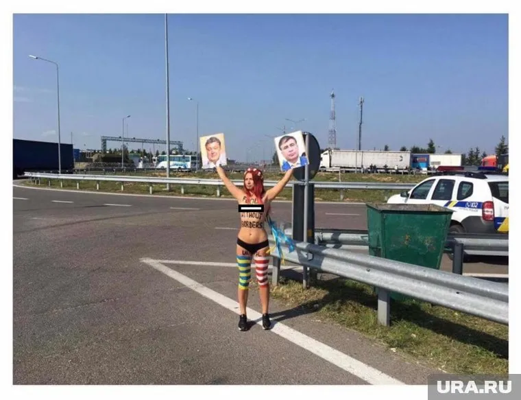 Femen назвали свою акцию «Дураки без границ»
