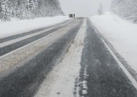 В Курганской области на всех дорогах ввели ограничения из-за опасной погоды