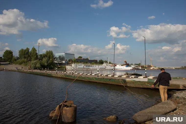 Спор разгорелся из-за нежелания полицейских платить за переправу