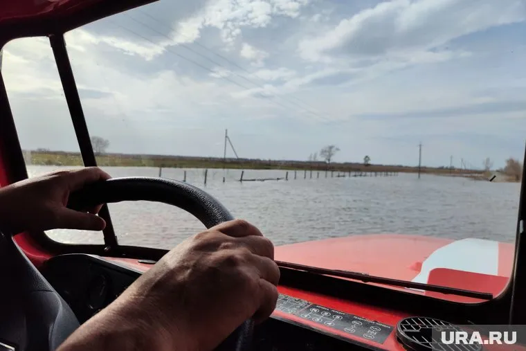 МЧС подключилось к ликвидации паводка в Тарко-Сале