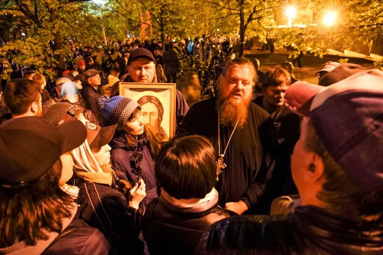 Протесты против строительства храма Св. Екатерины в сквере у театра драмы.Екатеринбург
