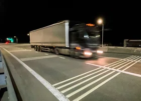 На трассе в ХМАО фура сбила пешехода