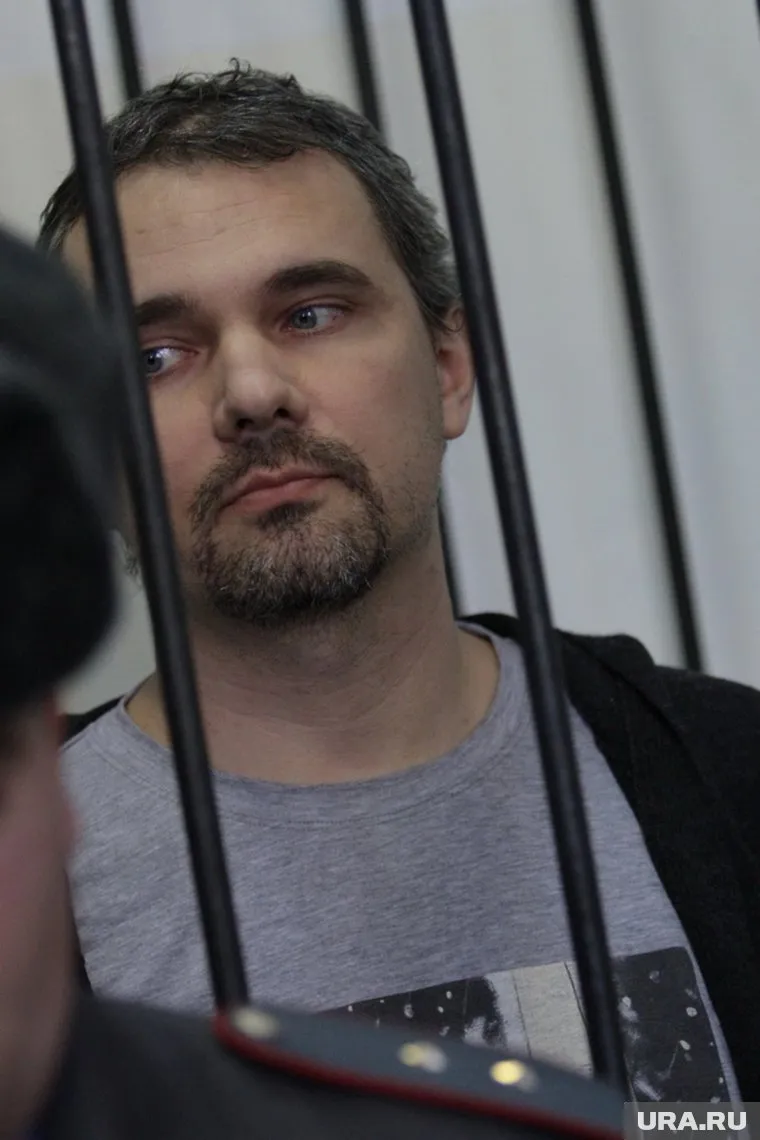 Дмитрий Лошагин требует с родни убитой им жены деньги и машину