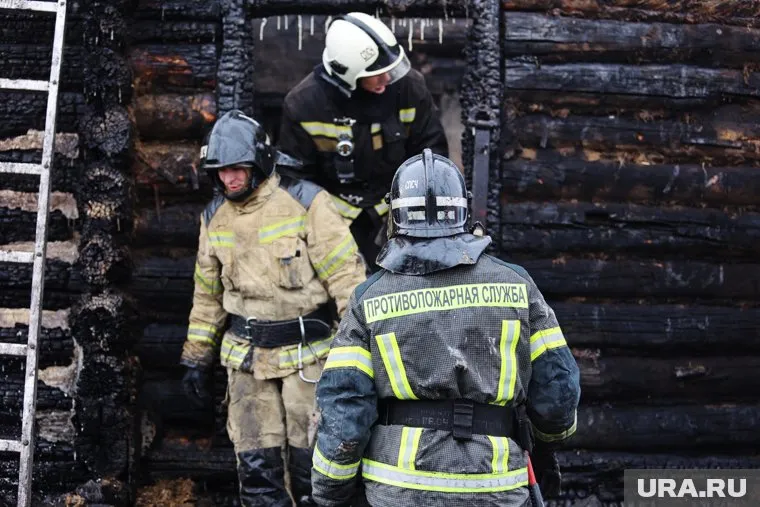 Пожарные нашли тело мужчины после тушения огня в Шадринске