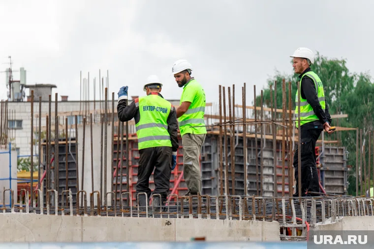 Количество вакансий в сфере строительства растет вместе с зарплатой