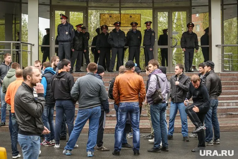 Активисты «Совести» однажды блокировали здание мэрии Сургута. С тех пор это страшный сон мэра Попова