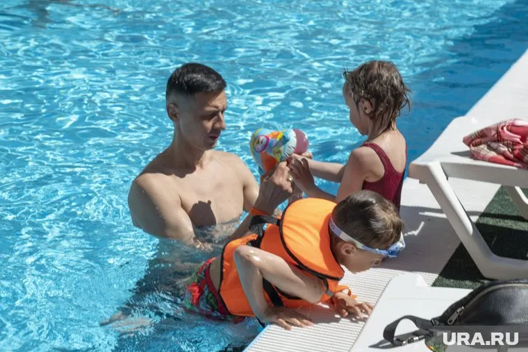 Размер открытого теплого бассейна заявлен 303,6 квадратных метров