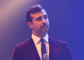 Самолет с Ургантом и Гудковым задымился в полете