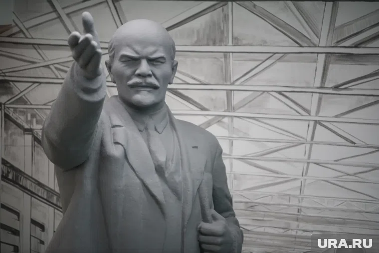 Памятник находится на центральной городской площади (архивное фото)