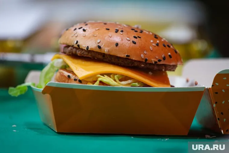 Трудиться необходимо на складе полуфабрикатов, поставляемых в рестораны «Вкусно и точка»