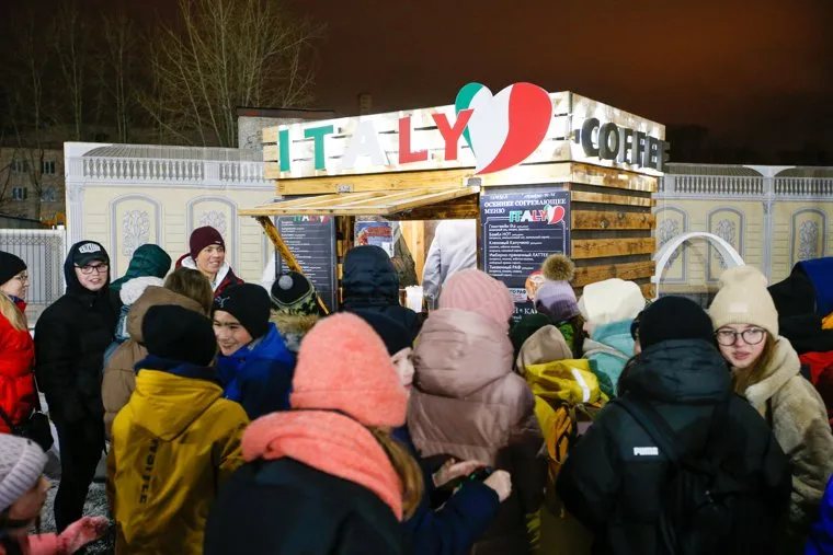 Открытие ледового катка в школе N 106 г. Екатеринбург