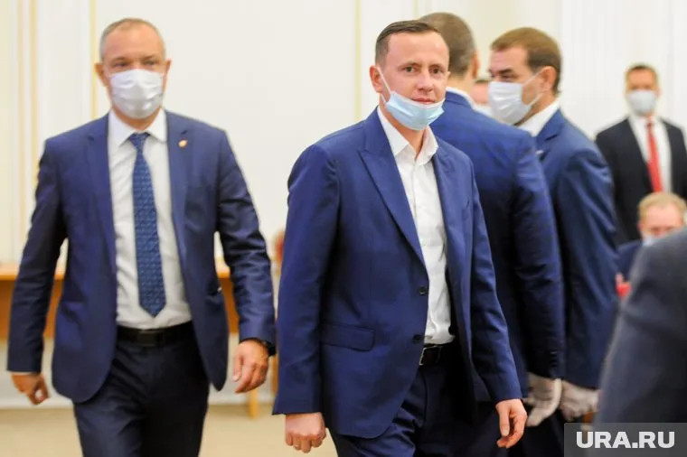 Александр Галкин (в центре) готов оспорить решение коллег в суде