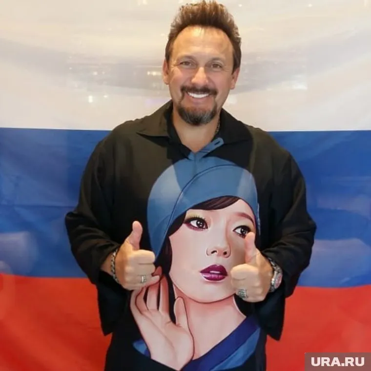 22 августа — День российского флага