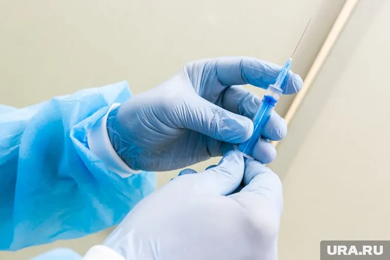 Украина уничтожит дозы вакцины AstraZeneca с истекшим сроком годности