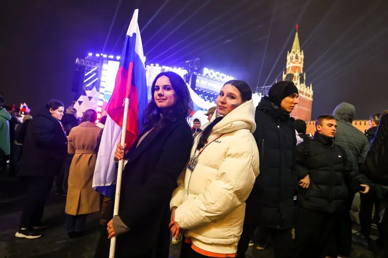 Концерт "10 лет в родной гавани, Крымская весна" на Красной площади. Москва