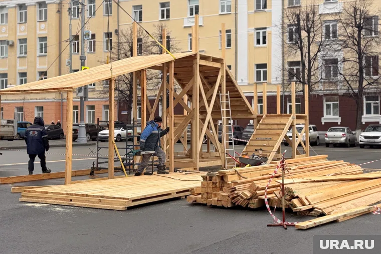 Центральная площадь Кургана готовится к зимним развлечениям