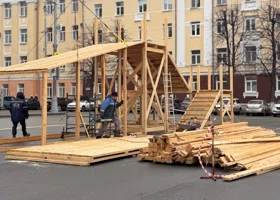 Горка и жар-птица: площадь Кургана готовят к Новому году