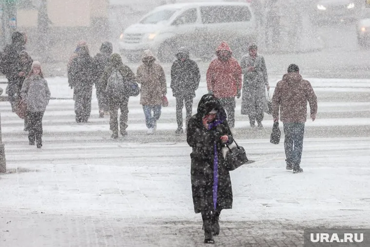 Снегопад накрыл Екатеринбург ближе к вечеру