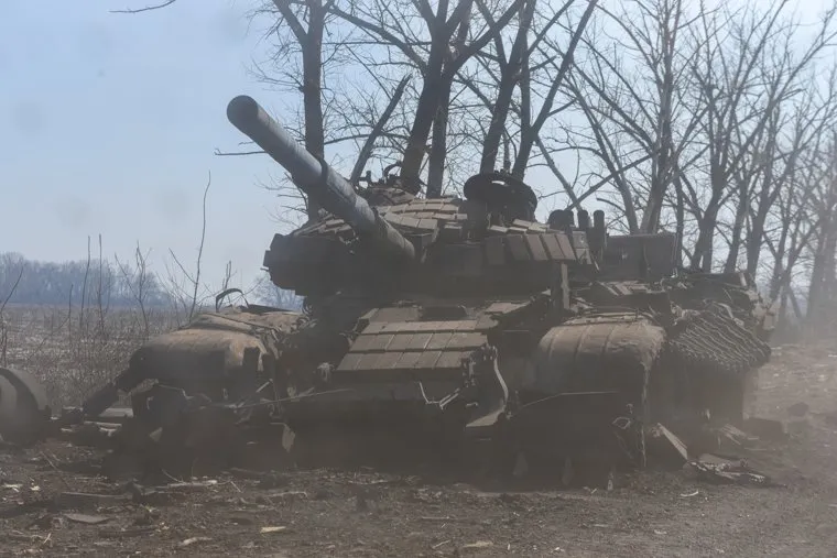 Волонтер развозит еду и воду по селам.  ДНР