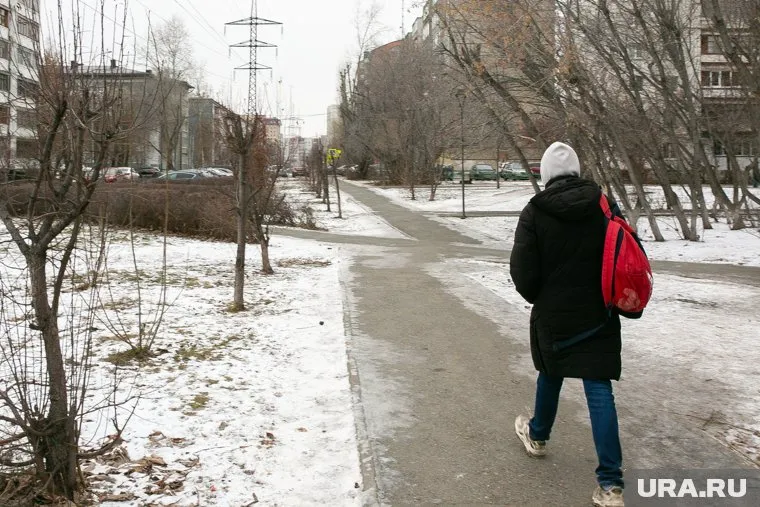 Петарды подростки бросают под ноги прохожим (архивное фото)