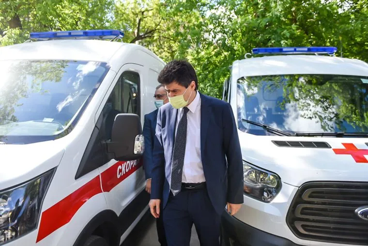 Передача автомобилей Скорой медицинской помощи бригадам медиков. Екатеринбург